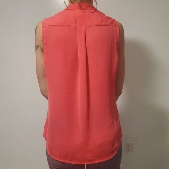 Sleeveless Button down - Picture 6 of 7